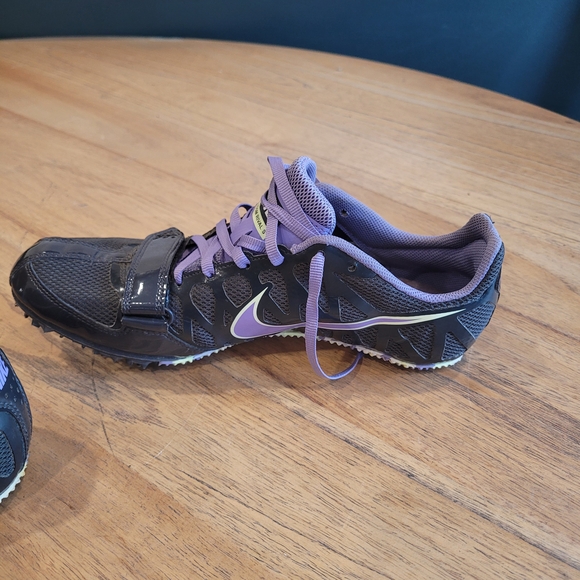 Nike Black and Purple Athletic Shoes for Sports - Picture 5 of 10